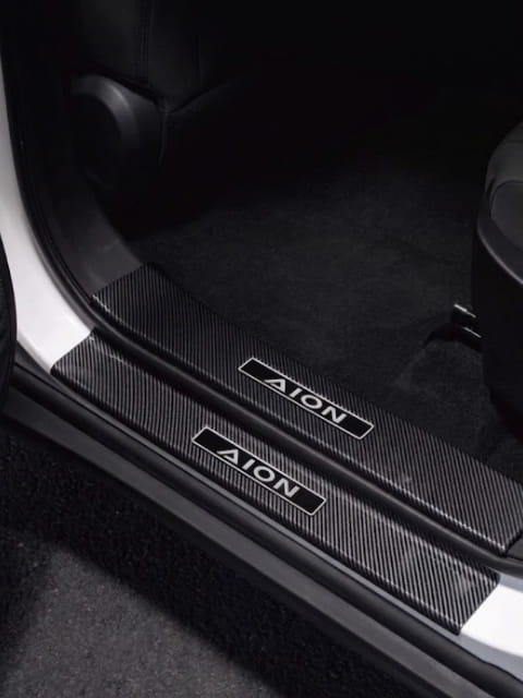 Xevaban.com ở 214 Giải Ph&oacute;ng l&agrave; đơn vị chuy&ecirc;n cung cấp phụ kiện Geely EX2, đồ chơi Geely EX2, ốp bậc ch&acirc;n Geely EX2, nẹp cửa bậc ch&acirc;n Geely EX2, ốp chống xước bậc ch&acirc;n Geely EX2, ốp bậc ch&acirc;n EX2, ốp bậc ch&acirc;n, ốp bậc cửa, ốp bậc cửa EX2